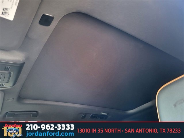 Used 2022 GMC Yukon XL AT4 image 18