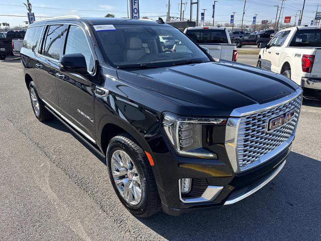 Used 2022 GMC Yukon XL Denali RWD image 3
