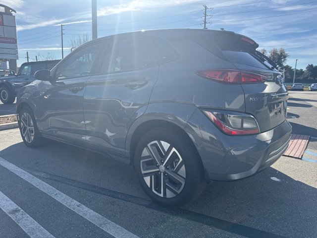 Used 2023 Hyundai Kona SE image 2