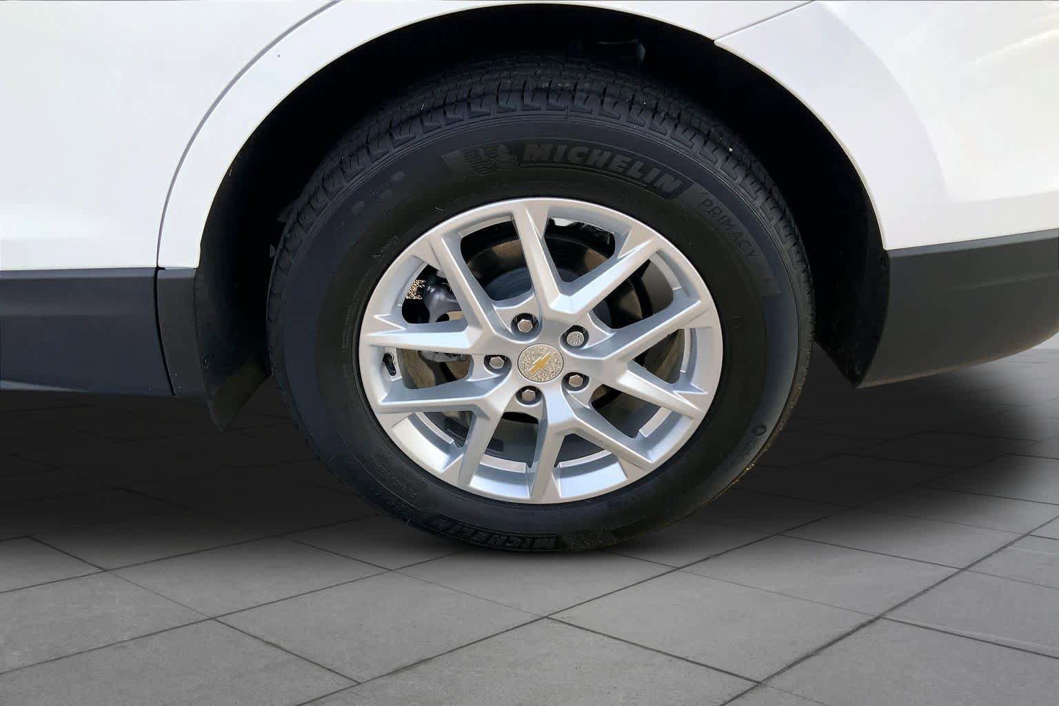 Used 2024 Chevrolet Equinox LT w/ LPO, Floor Liner Package FWD image 11