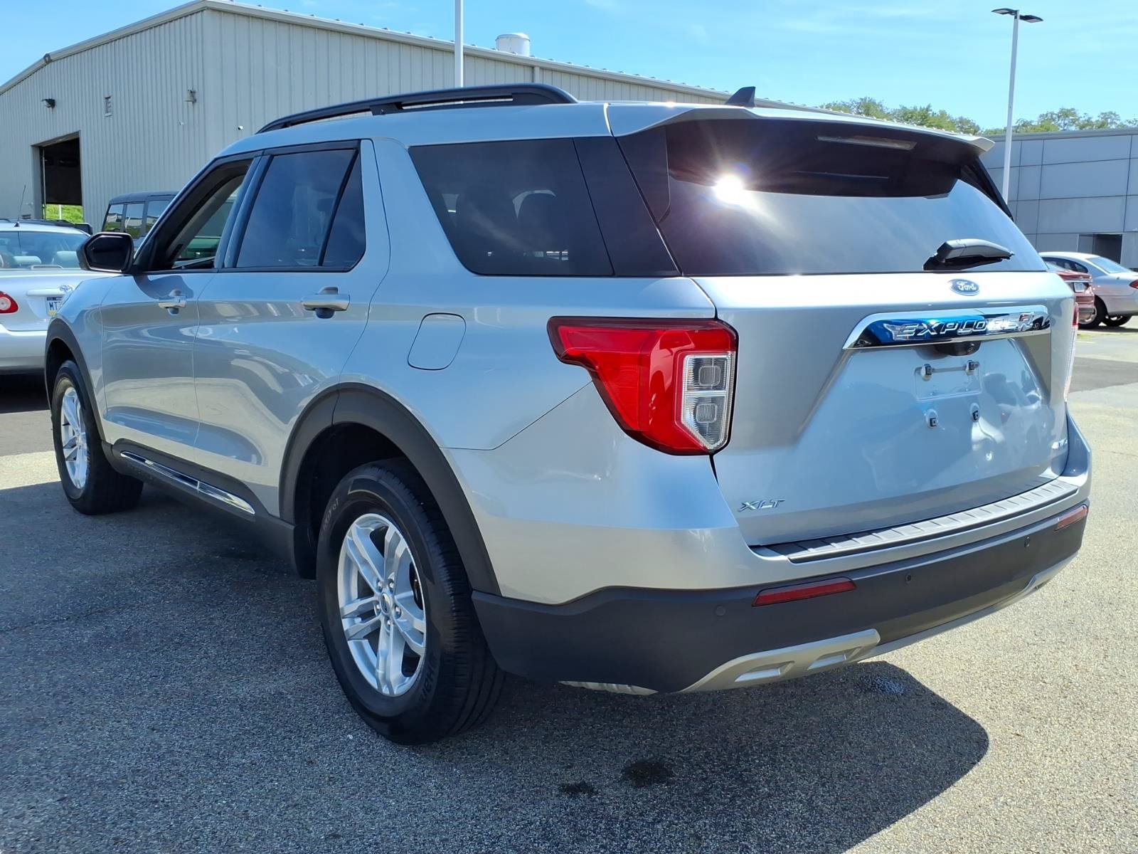 Certified 2023 Ford Explorer XLT w/ Equipment Group 202A AWD/4WD image 4