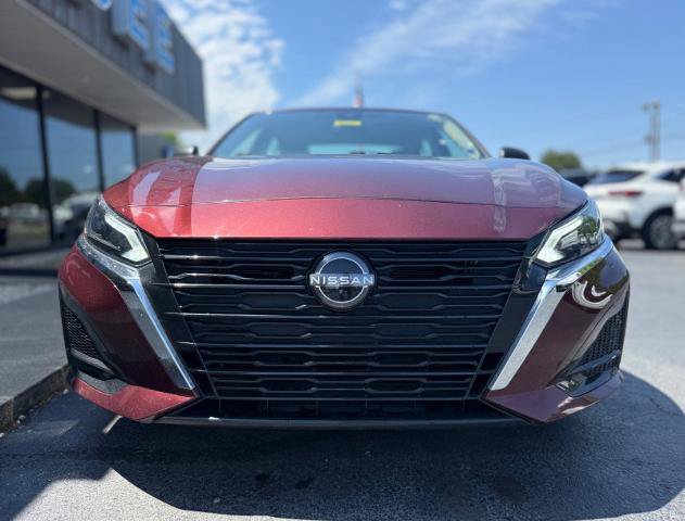 Used 2025 Nissan Altima 2.5 SV FWD image 2