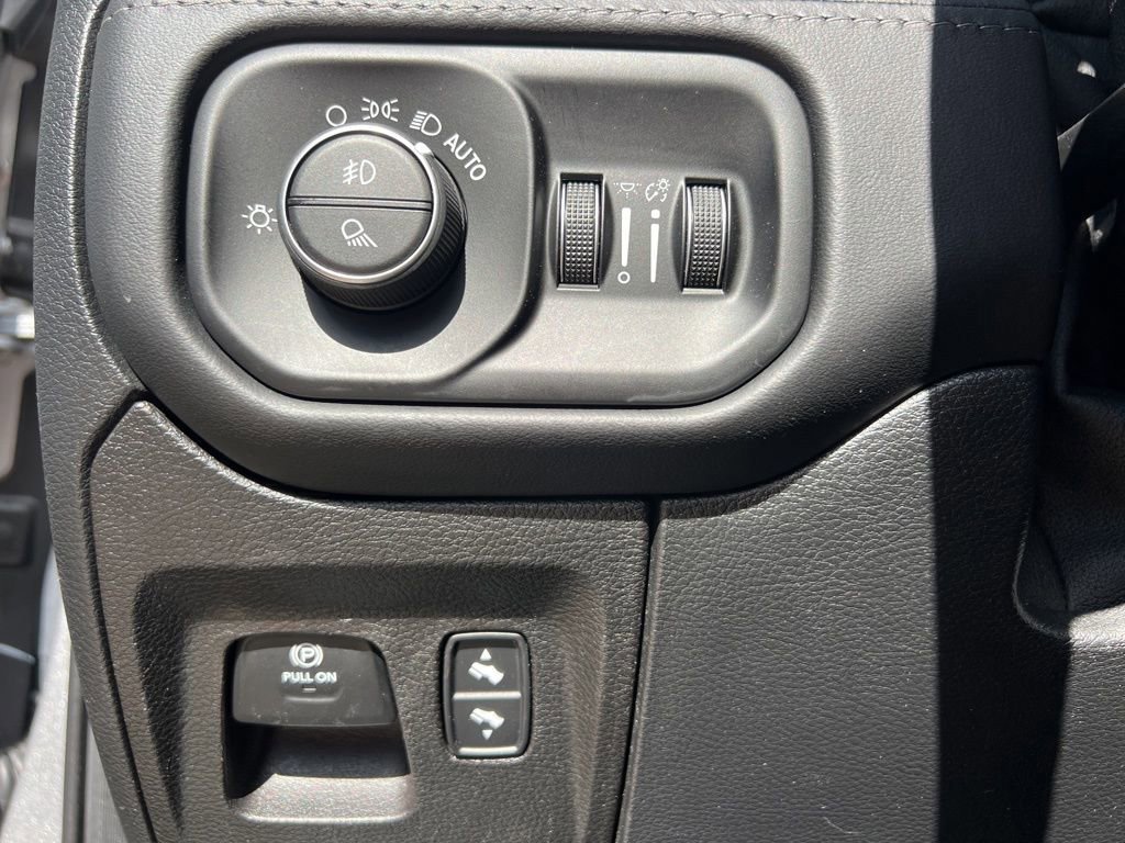 Used 2020 RAM 1500 Limited w/ Body Color Bumper Group image 27