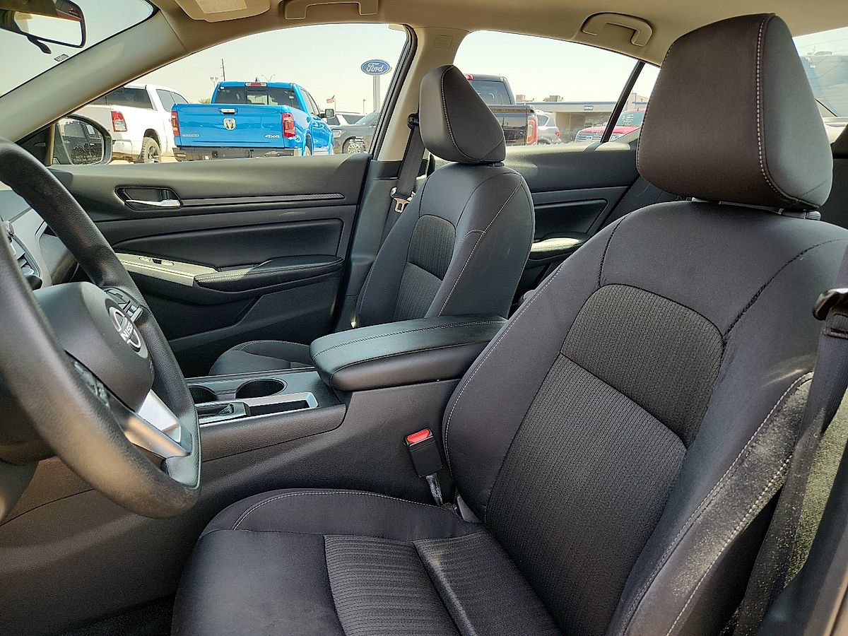Used 2025 Nissan Altima 2.5 SV FWD image 8