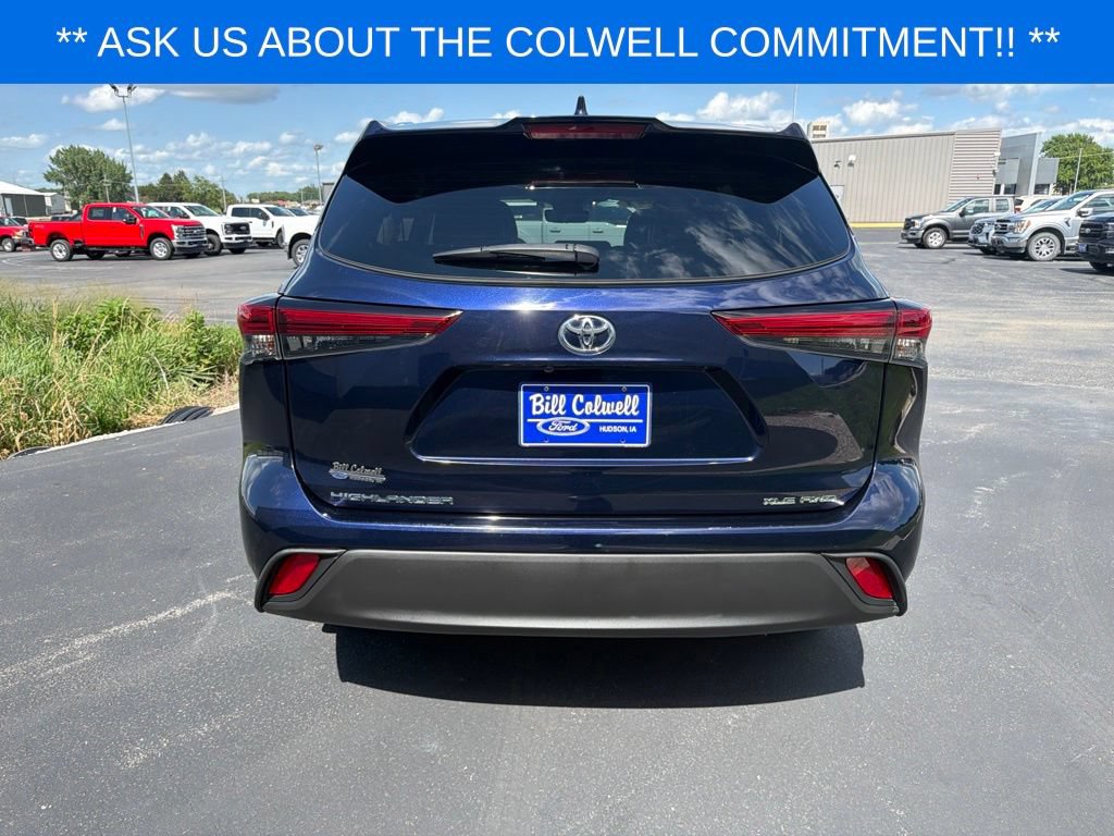 Used 2021 Toyota Highlander XLE AWD/4WD image 5