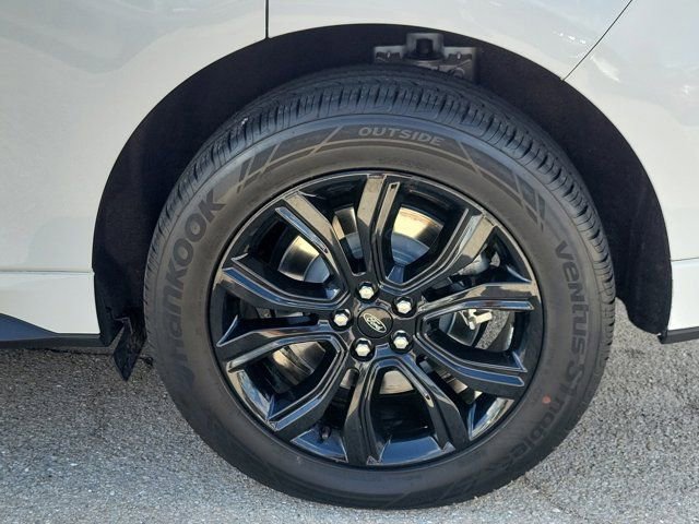 Certified 2024 Ford Edge SE w/ Black Appearance Package image 9