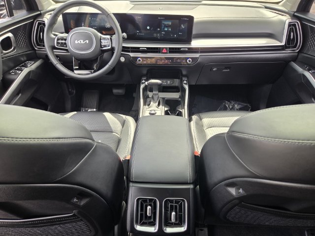 Used 2025 Kia Sorento S w/ Panoramic Sunroof Package FWD image 15