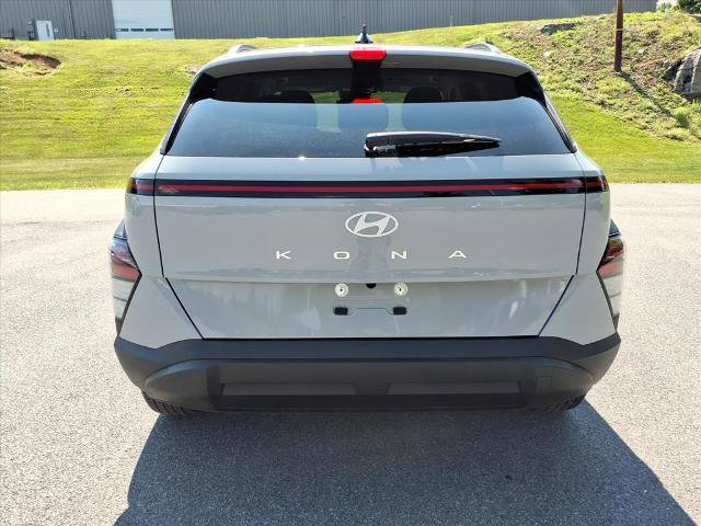 Used 2025 Hyundai Kona SEL FWD image 3
