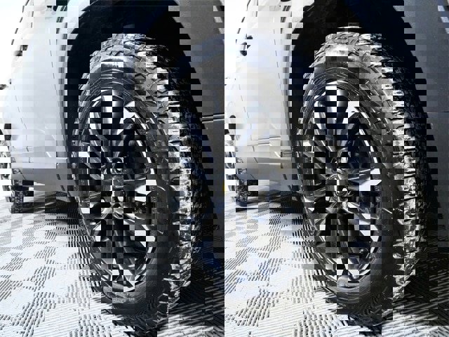 Used 2023 Chevrolet TrailBlazer LT image 2