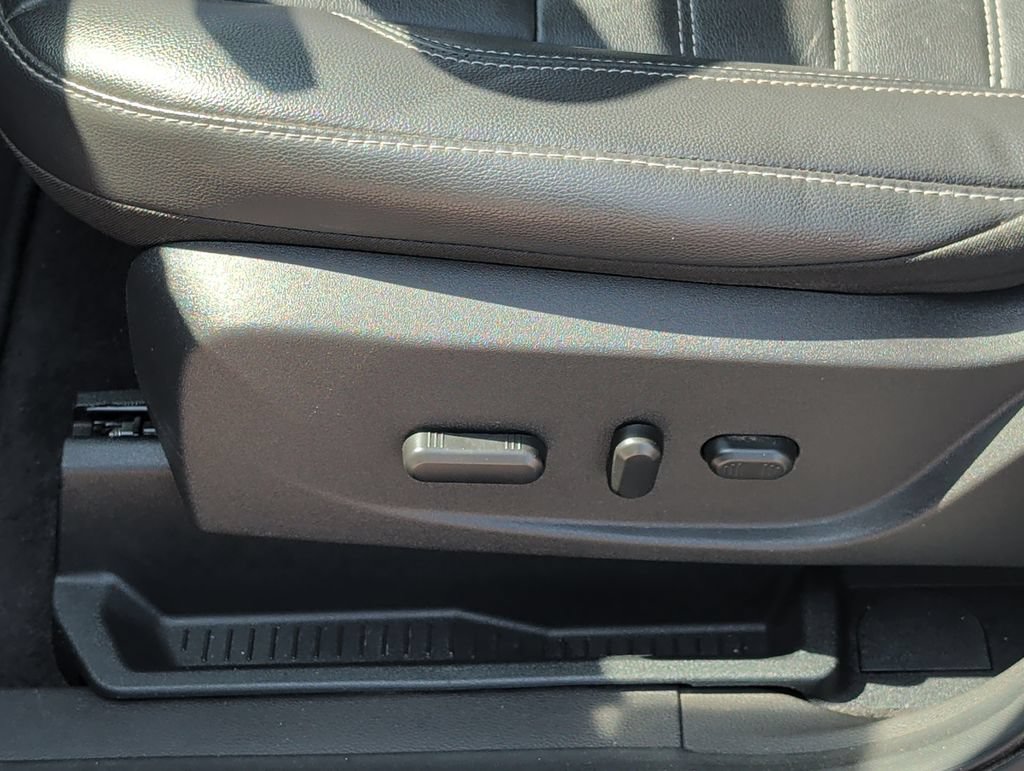 Certified 2018 Ford Escape Titanium FWD image 14