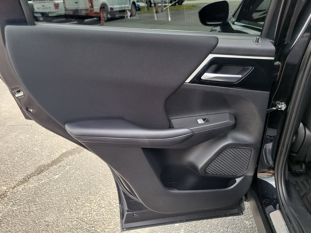Used 2024 Mitsubishi Outlander ES FWD image 8