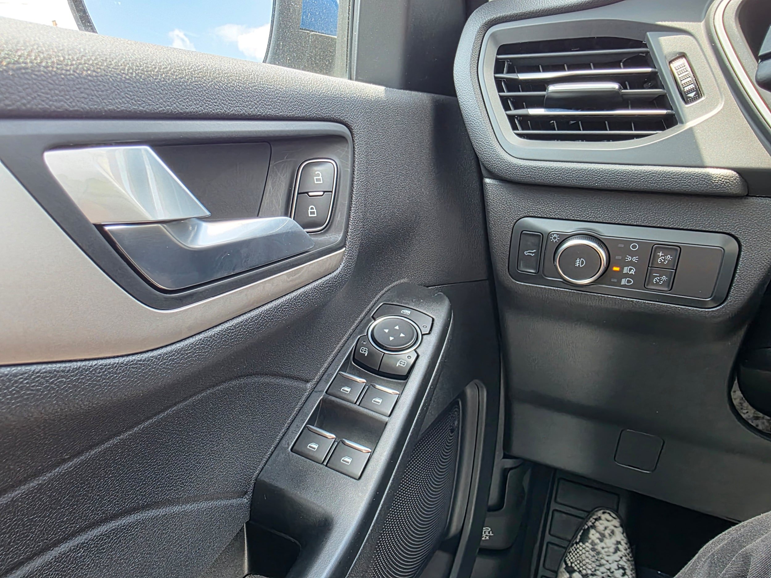 Certified 2022 Ford Escape SEL AWD/4WD image 18