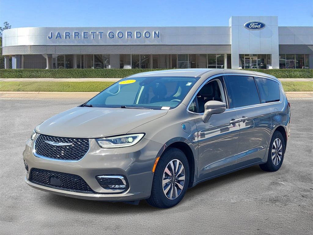Used 2022 Chrysler Pacifica Touring-L w/ Uconnect Theater Family Group FWD image 2
