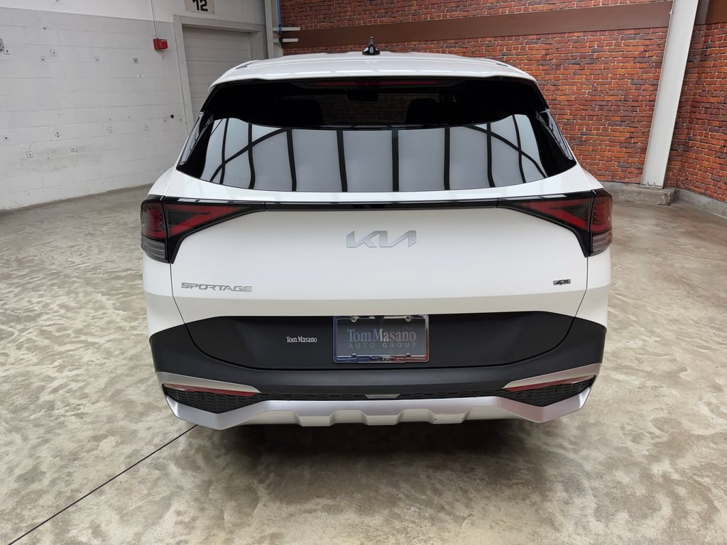 Used 2024 Kia Sportage LX AWD/4WD image 3