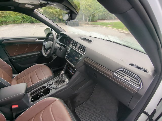 Used 2024 Volkswagen Tiguan SEL R-Line AWD/4WD image 28