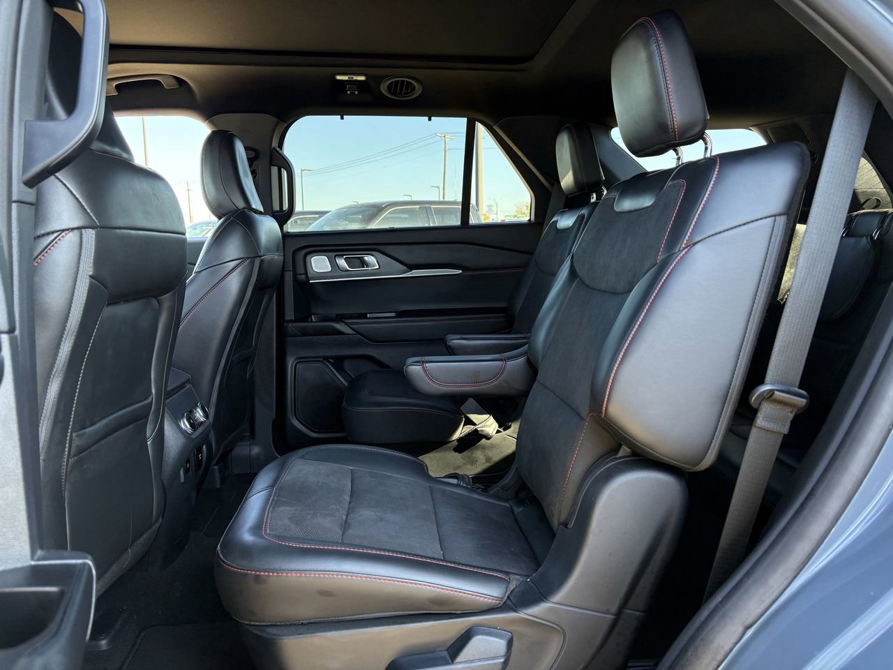 Certified 2025 Ford Explorer ST image 27