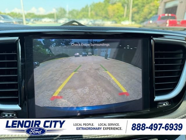 Used 2025 Chrysler Pacifica Limited FWD image 24