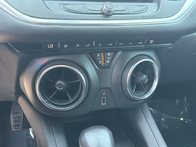 Used 2020 Chevrolet Blazer LT FWD image 32