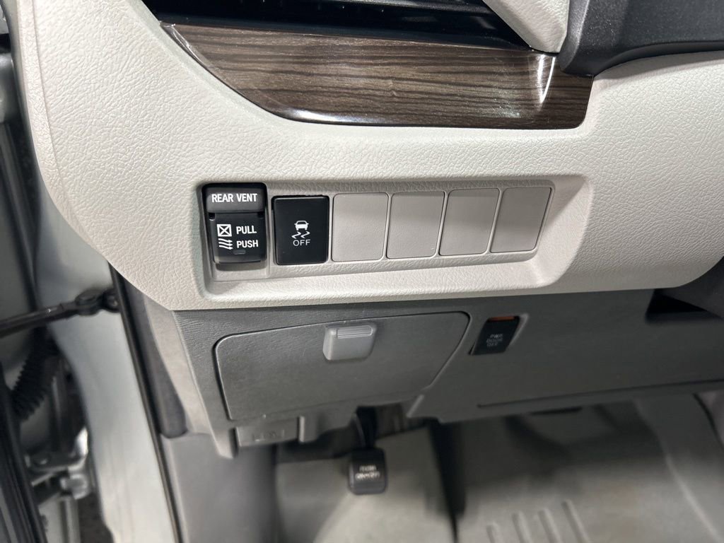 Used 2020 Toyota Sienna XLE FWD image 14