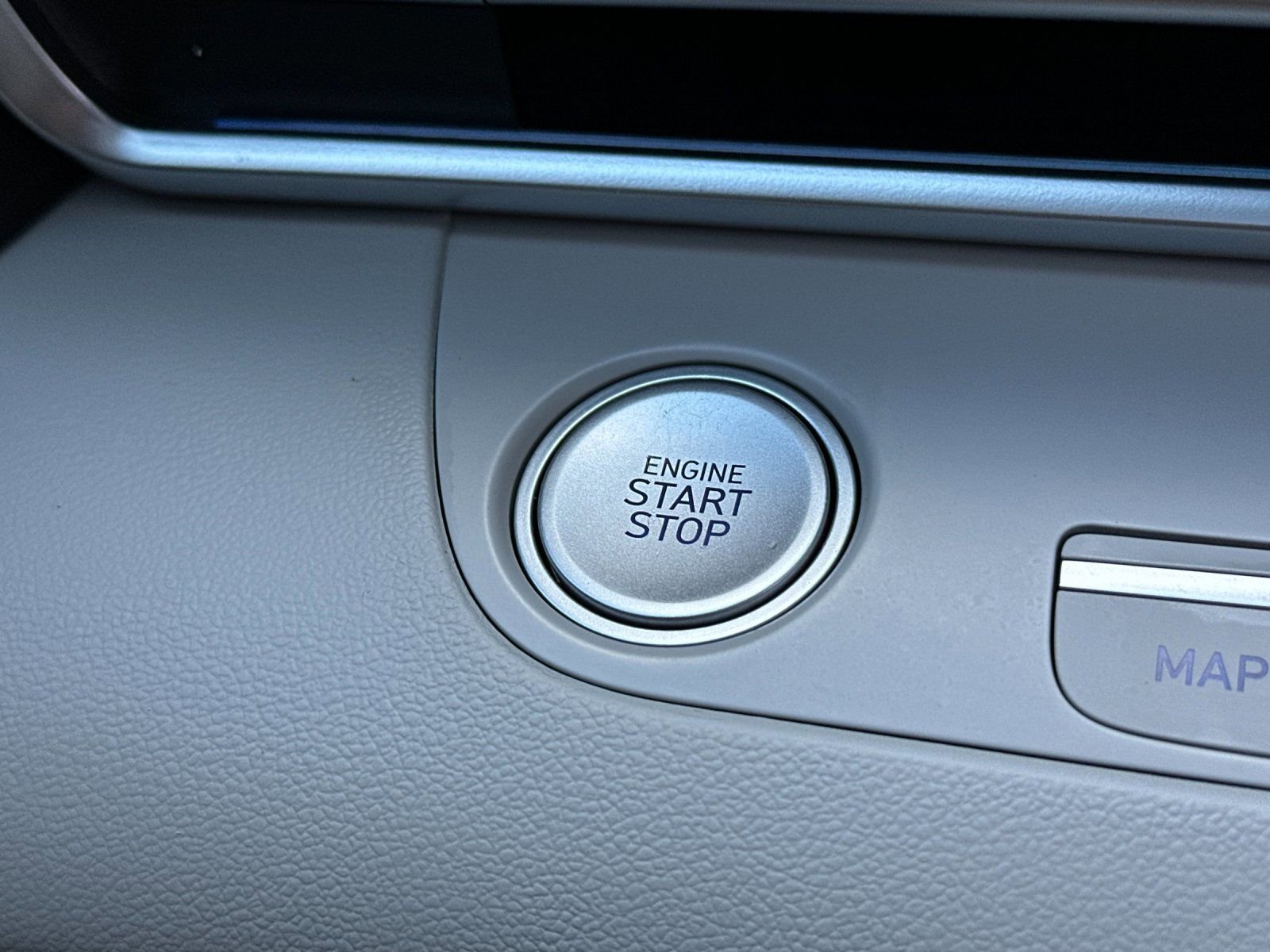 Used 2023 Hyundai Elantra Limited FWD image 21