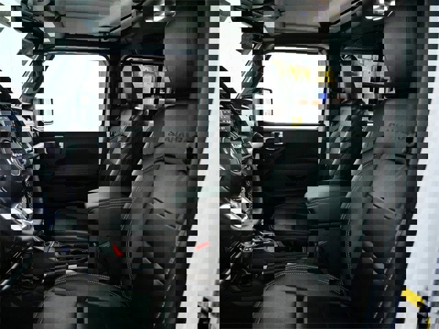 Used 2022 Jeep Wrangler Unlimited Sahara w/ Cold Weather Group image 17