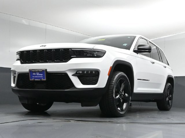 Used 2023 Jeep Grand Cherokee Limited w/ Black Appearance Package AWD/4WD image 38