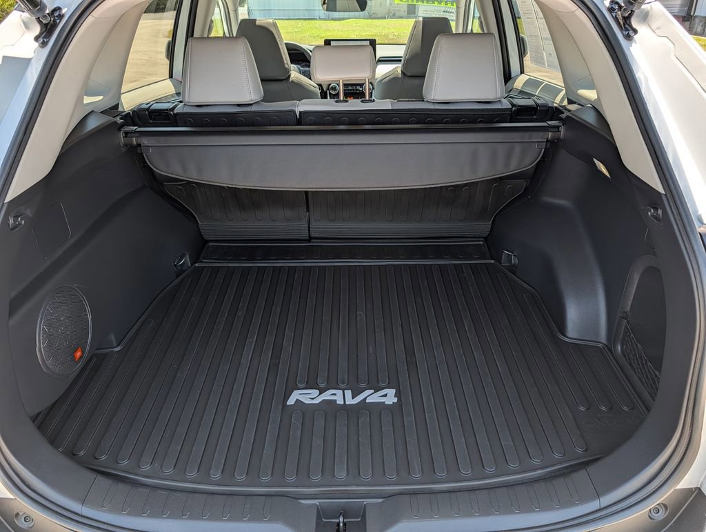 Used 2023 Toyota RAV4 Limited AWD/4WD image 29