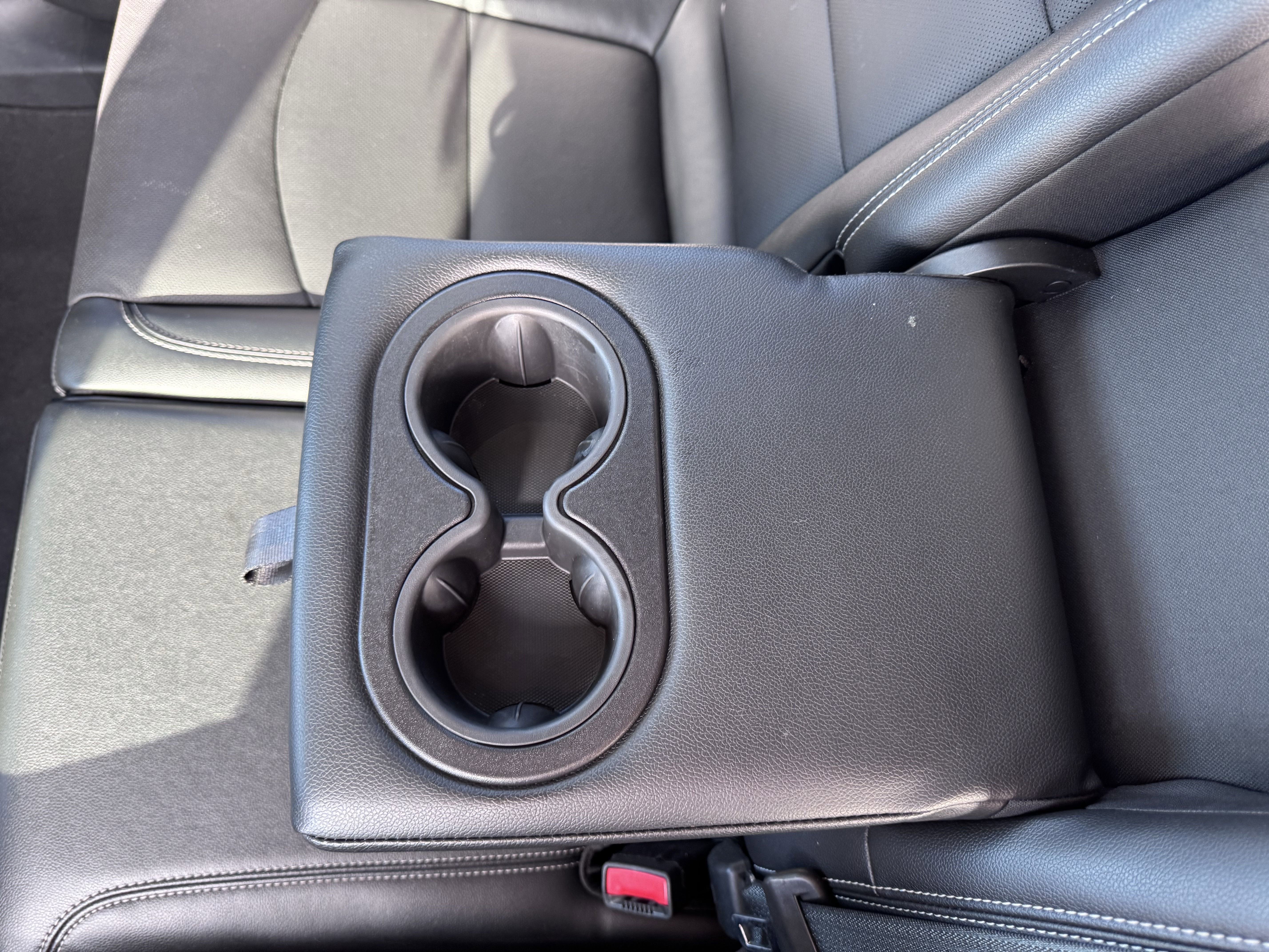 Used 2023 GMC Terrain SLT image 31