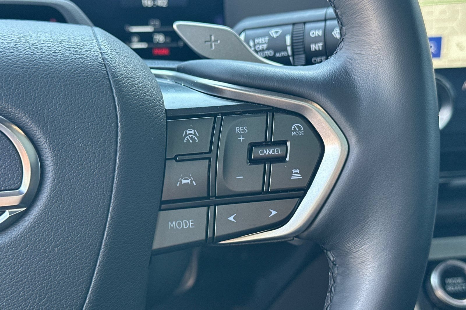 Used 2025 Lexus GX 550 w/ Accessory Package (Z1) AWD/4WD image 39