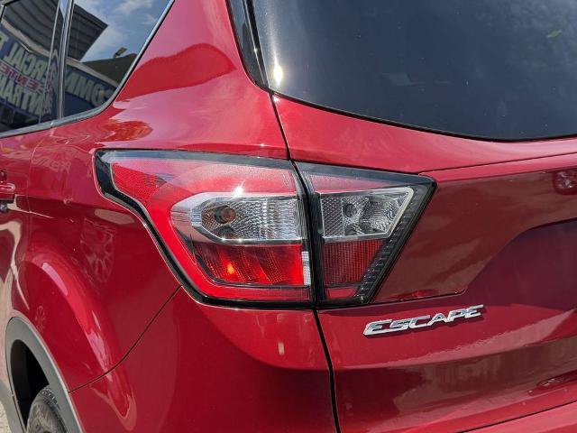 Certified 2018 Ford Escape SE w/ SE Sync 3 Package AWD/4WD image 10