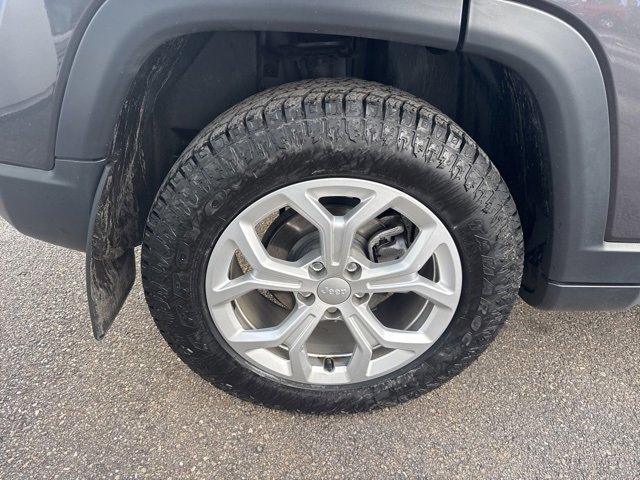Used 2024 Jeep Compass Latitude image 12