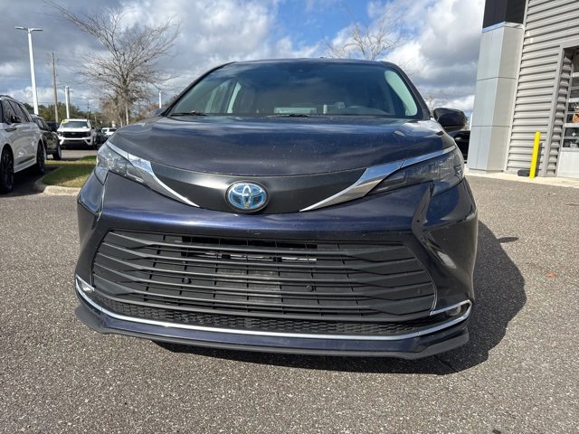 Used 2024 Toyota Sienna XLE image 8