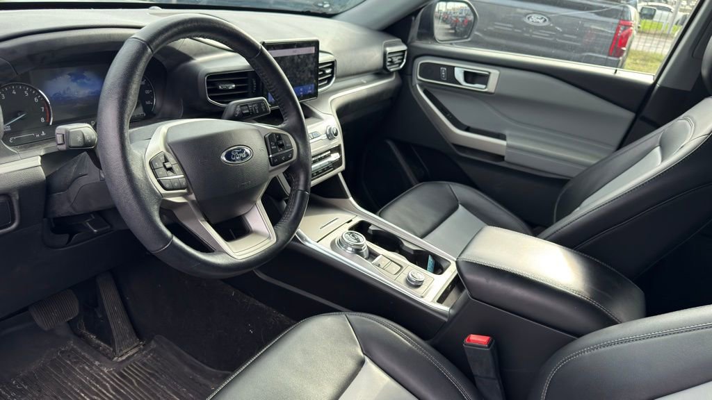 Certified 2023 Ford Explorer XLT w/ Equipment Group 202A image 9