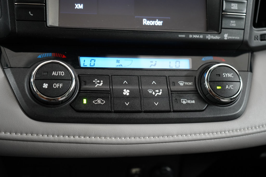 Used 2018 Toyota RAV4 XLE AWD/4WD image 28