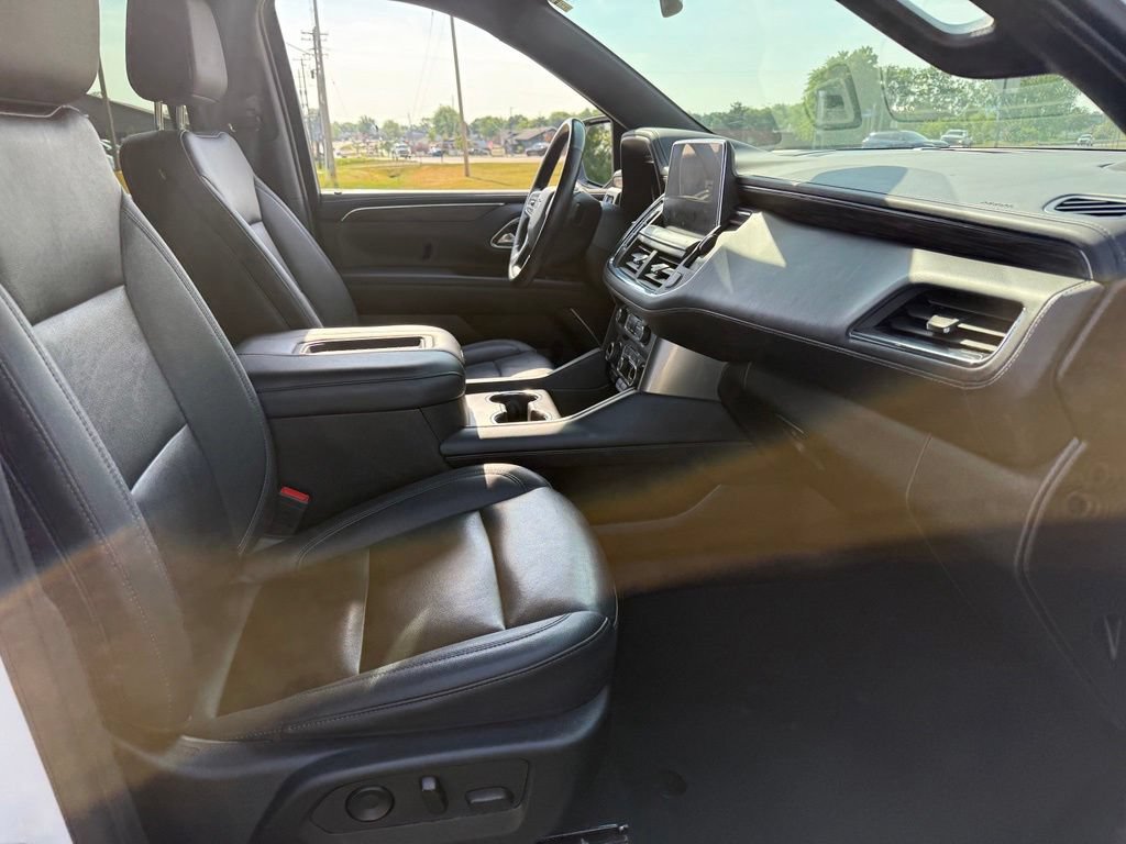 Used 2022 Chevrolet Tahoe Z71 w/ Luxury Package AWD/4WD image 12