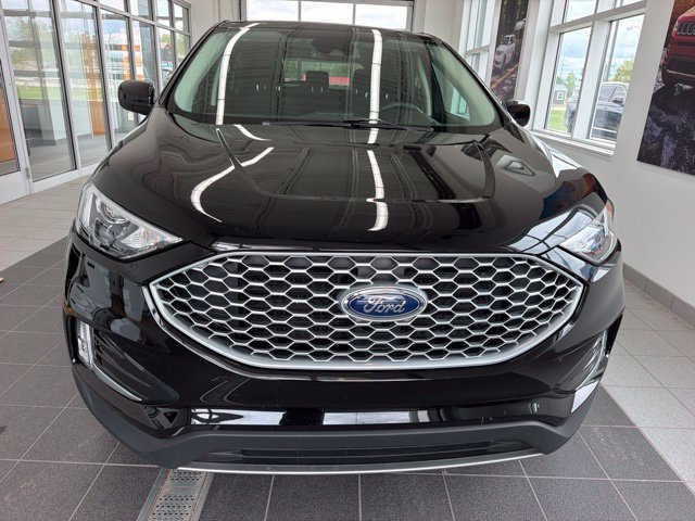 Certified 2023 Ford Edge SEL w/ Convenience Package AWD/4WD image 2