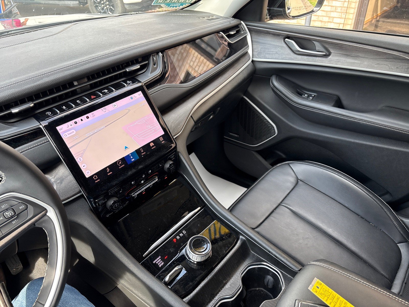 Used 2023 Jeep Grand Cherokee Limited w/ Luxury Tech Group II AWD/4WD image 23