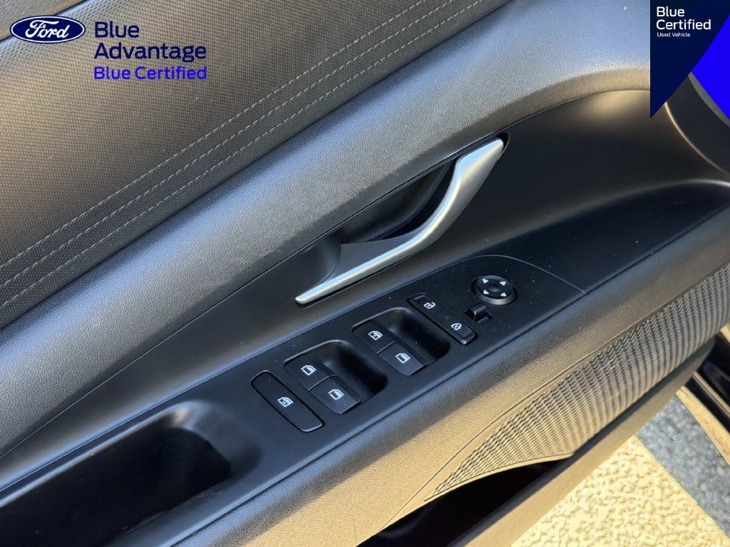 Used 2021 Hyundai Elantra SE FWD image 14