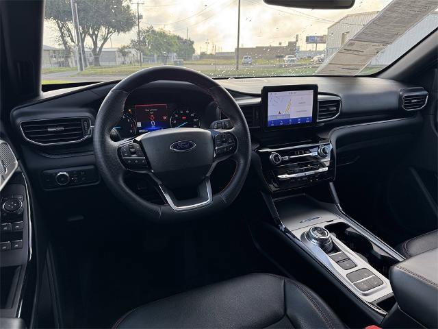 Certified 2022 Ford Explorer ST-Line w/ Class IV Trailer Tow Package image 18