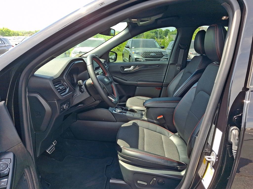 Certified 2024 Ford Escape ST-Line Select AWD/4WD image 13