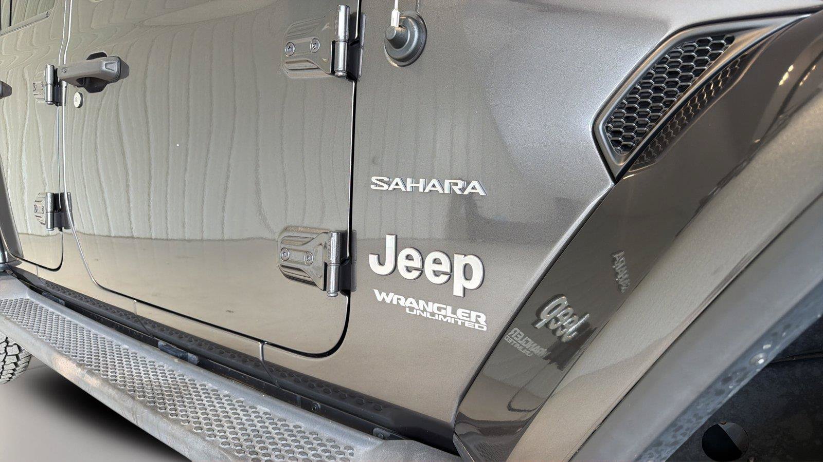 Used 2019 Jeep Wrangler Unlimited Sahara w/ Cold Weather Group AWD/4WD image 26