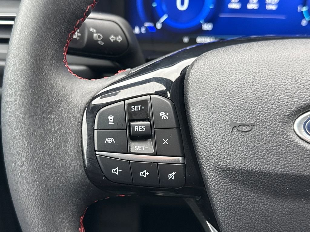 Certified 2022 Ford Escape SEL w/ SEL Stealth AWD Package image 19