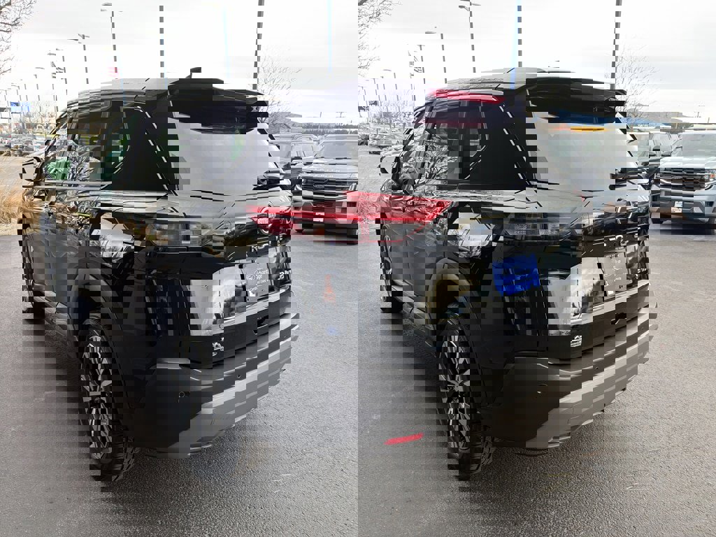 Used 2023 Nissan Rogue SV image 12