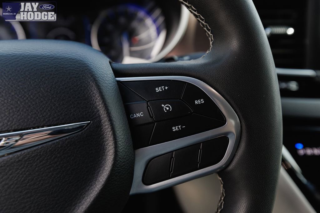 Used 2023 Chrysler Voyager LX image 37