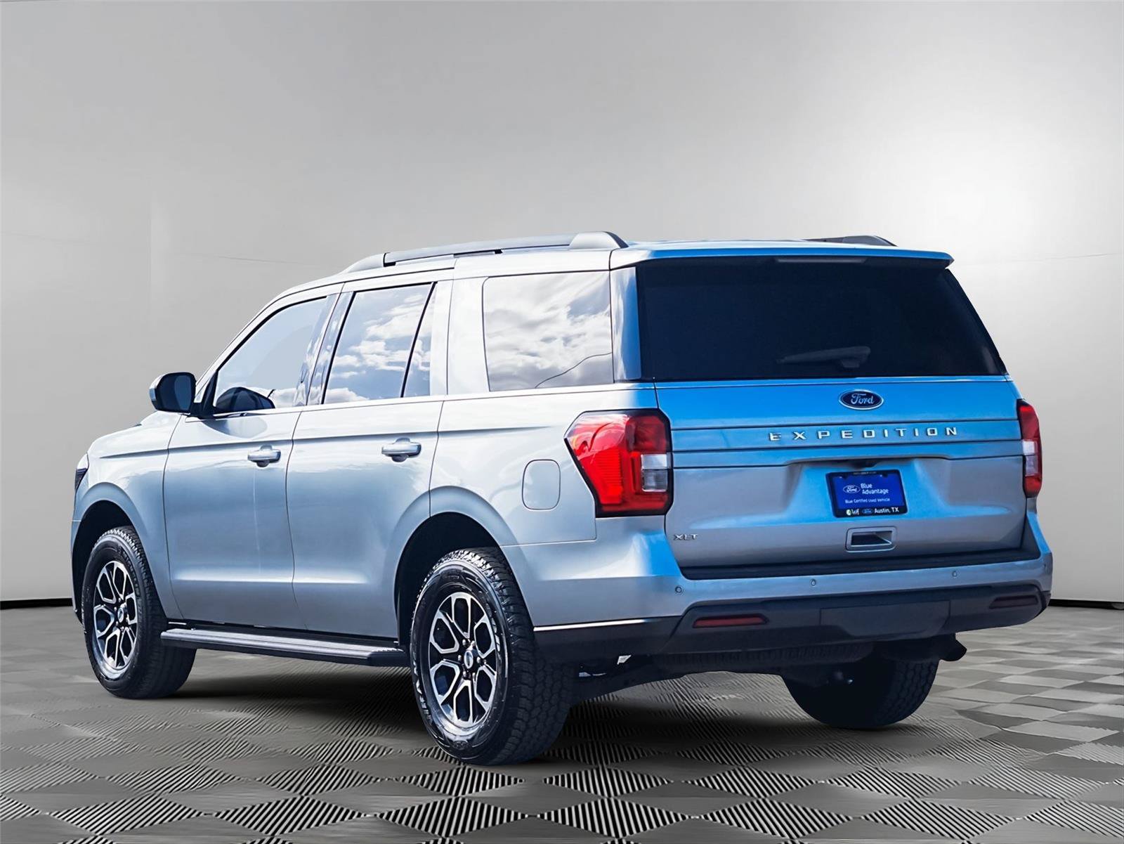 Certified 2022 Ford Expedition XLT RWD image 5