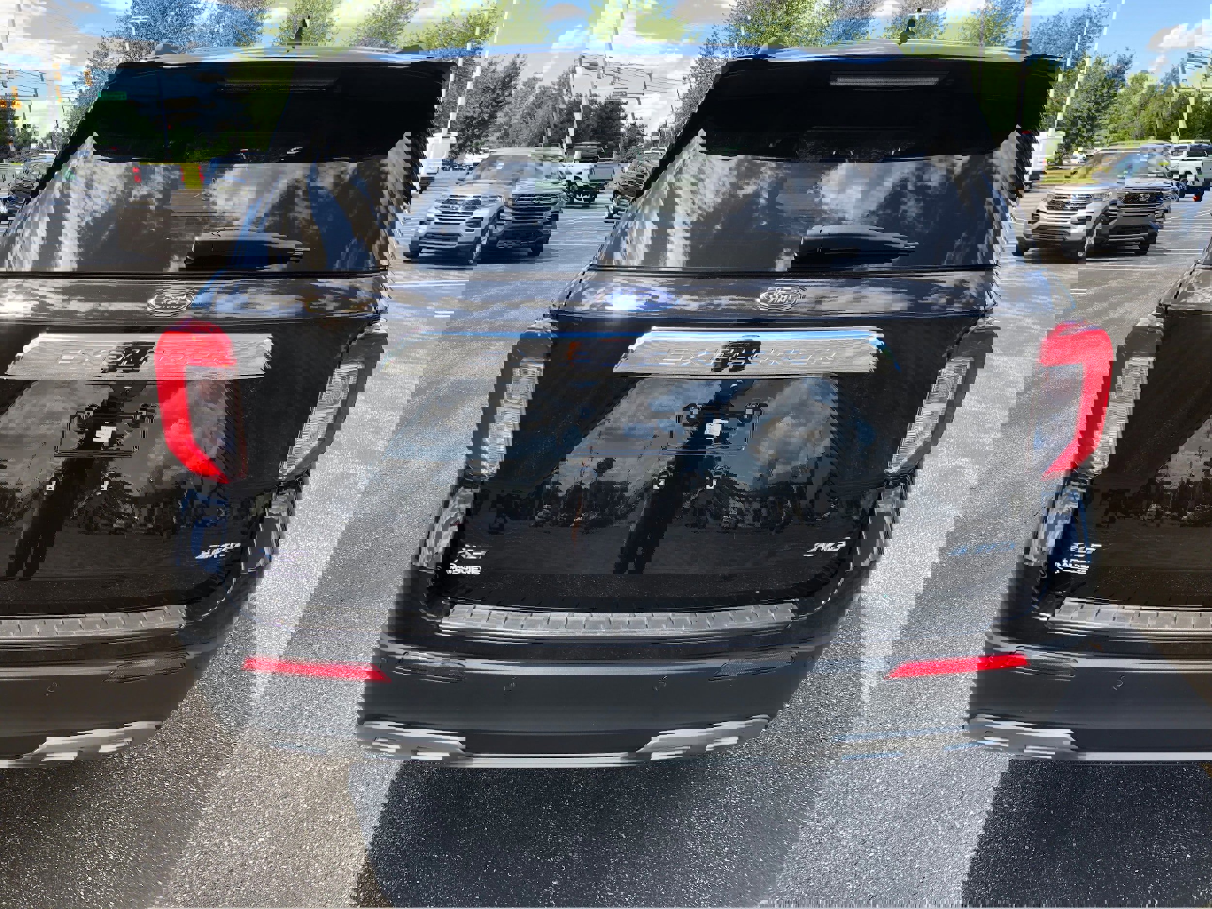 Certified 2023 Ford Explorer XLT w/ Equipment Group 202A image 3