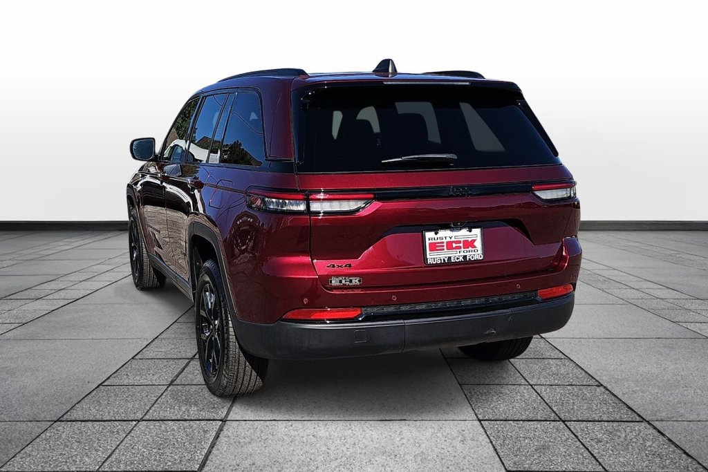 Used 2025 Jeep Grand Cherokee Altitude AWD/4WD image 7