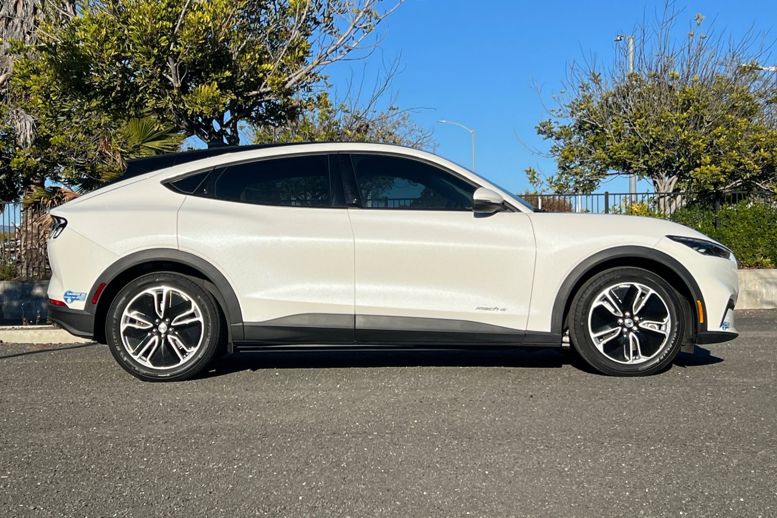 Certified 2021 Ford Mustang Mach-E Select w/ Comfort/Appearance Package image 2