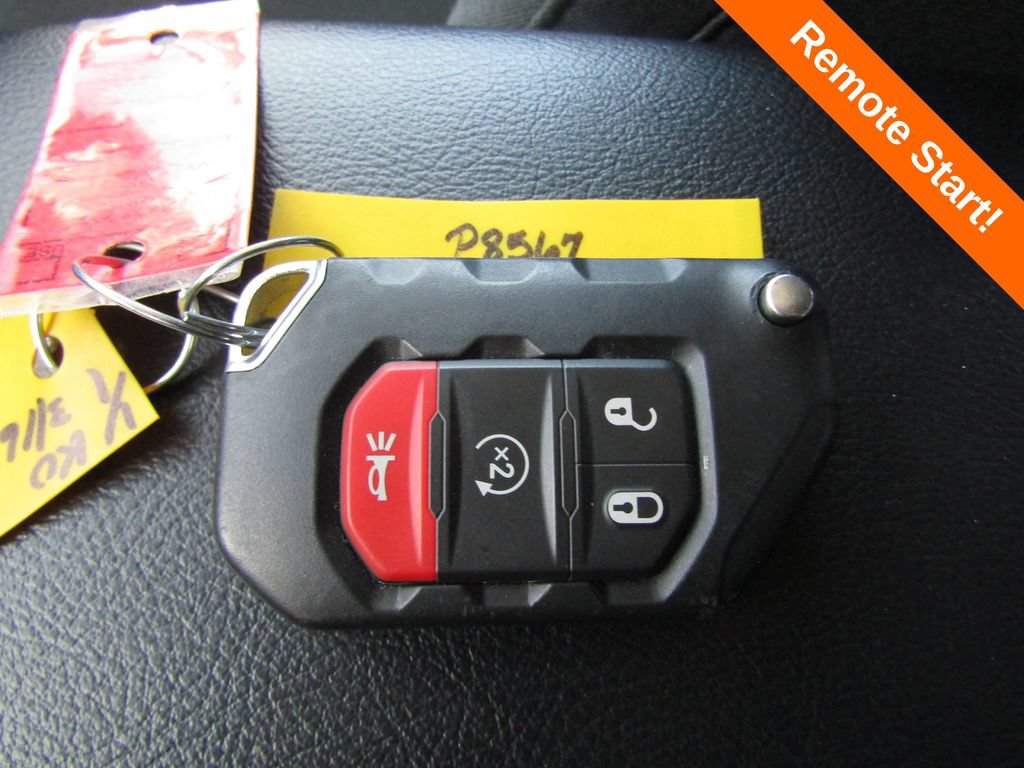Used 2025 Jeep Wrangler Unlimited Rubicon w/ Convenience Group AWD/4WD image 16
