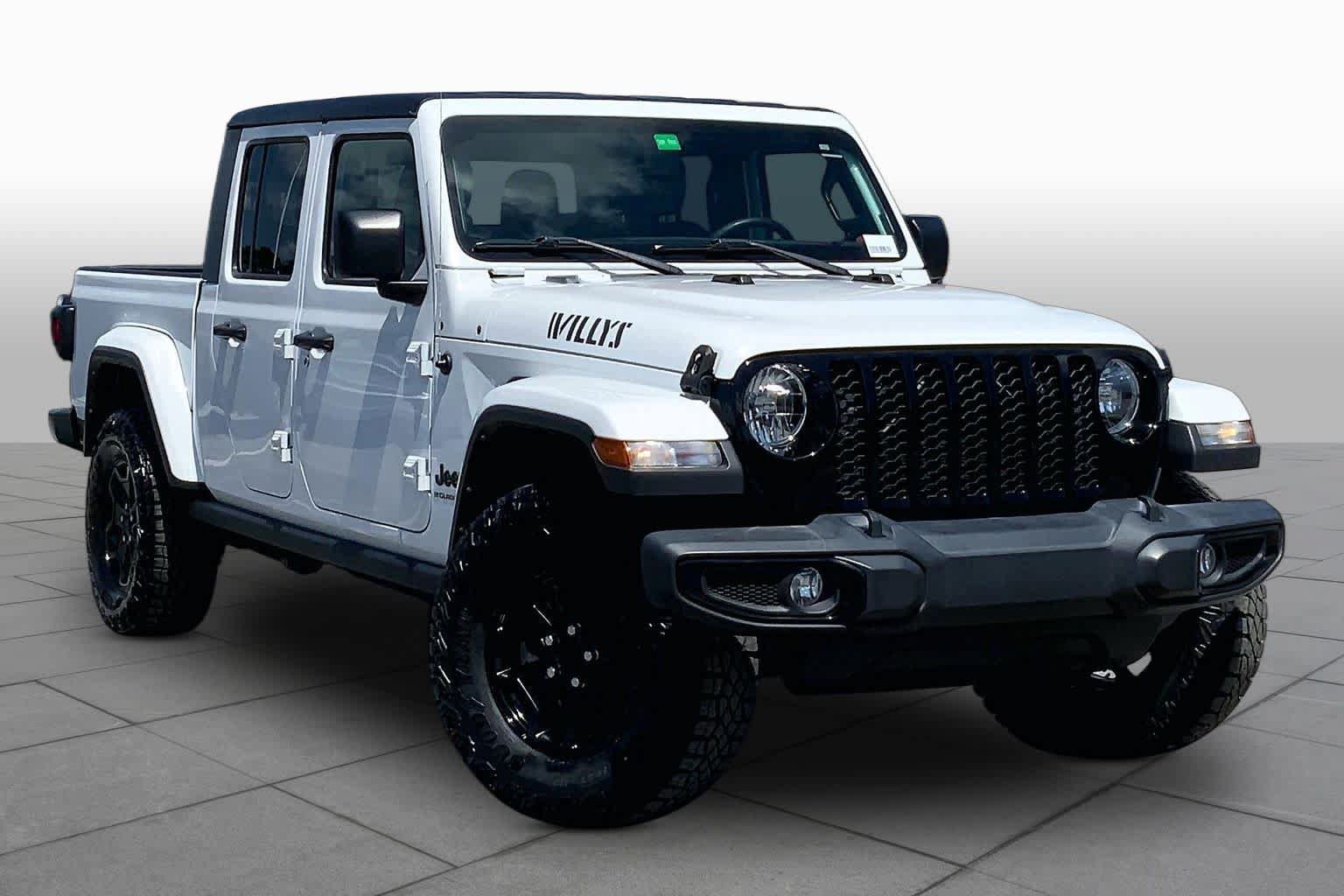 Used 2023 Jeep Gladiator Sport AWD/4WD image 3